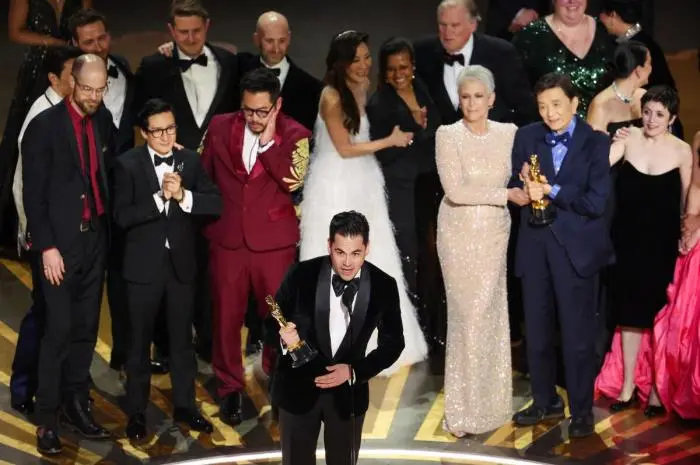 Why do Hollywood Drama Films Often Dominate the Oscar Awards?